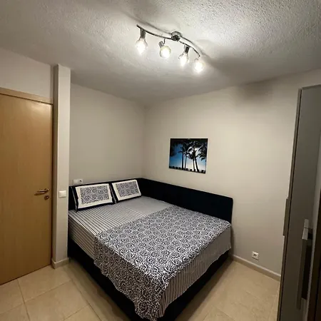 Neli Villa *